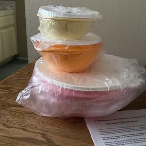 Tupperware that’s a bowl two piece set.fix n mix bowl